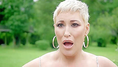 Hot mature woman and a big ass babe enjoy outdoor sex