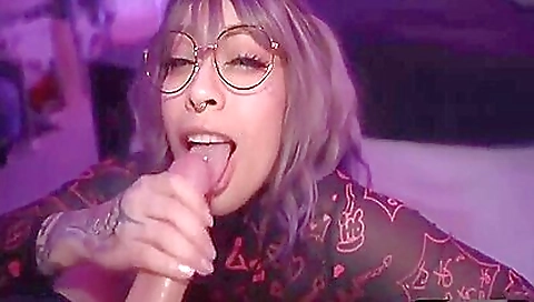 Amateur brunette in tattooed ass is fucked by her roommate