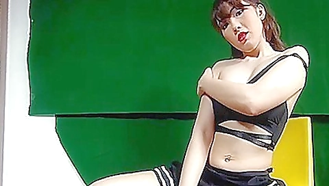 Beautiful pornstar with big booty in nude in a hot vid