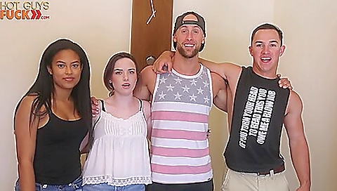 Brunette is in a hot mood when she wants to get fucked